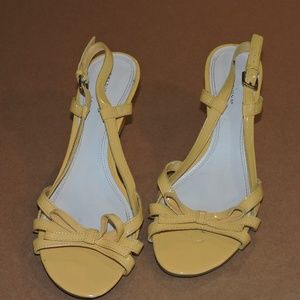 Predictions yellow strappy sandals - 9.5